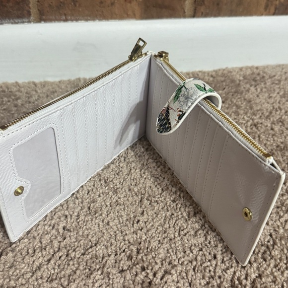 Floral White Wallet—BRAND NEW - Picture 3 of 4